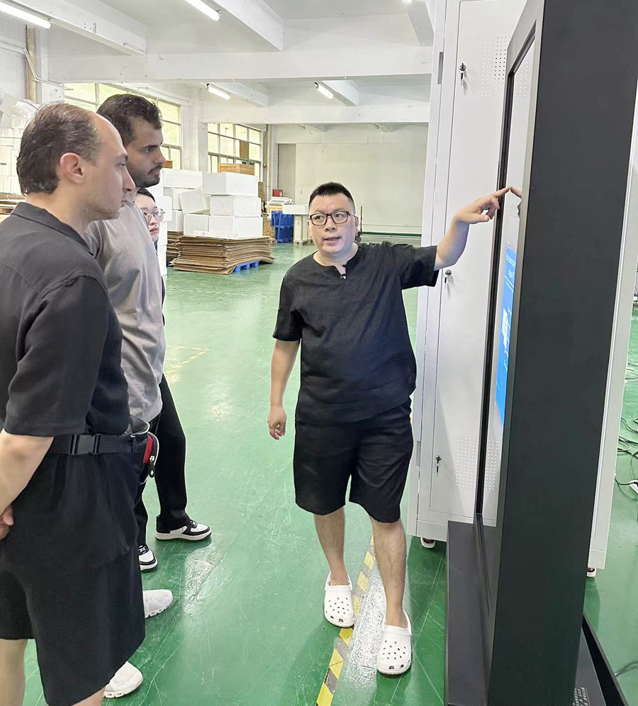 Le 26 juin, les anciens clients saoudiens rencontrés en 2016 sont venus en Chine pour acheter