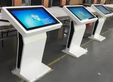 Les machines tout-en-un à écran tactile sont entrées dans tous les aspects de la vie des gens