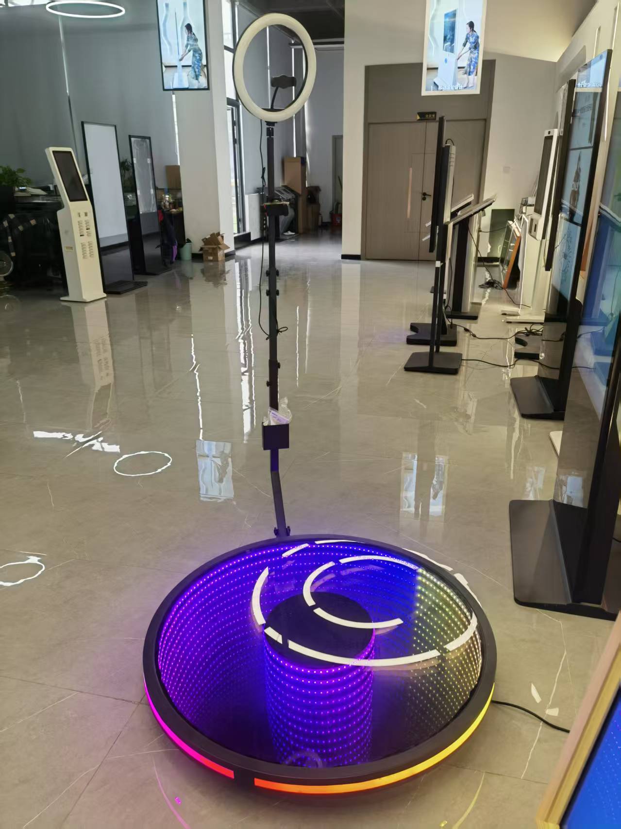 Comment un écran LCD miroir améliore-t-il l’affichage numérique et l’interaction ?