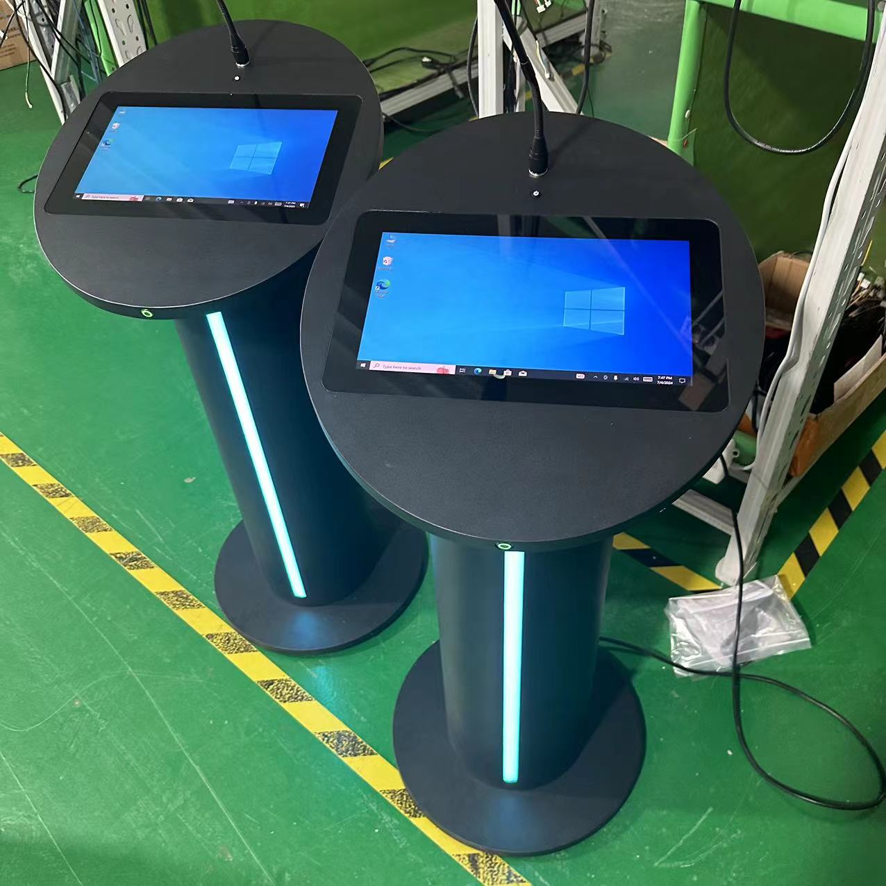 Podium numérique multimédia 13.3 pouces, pcap touch lcd, haut-parleur, amplificateur et microphone sans fil pour réunion