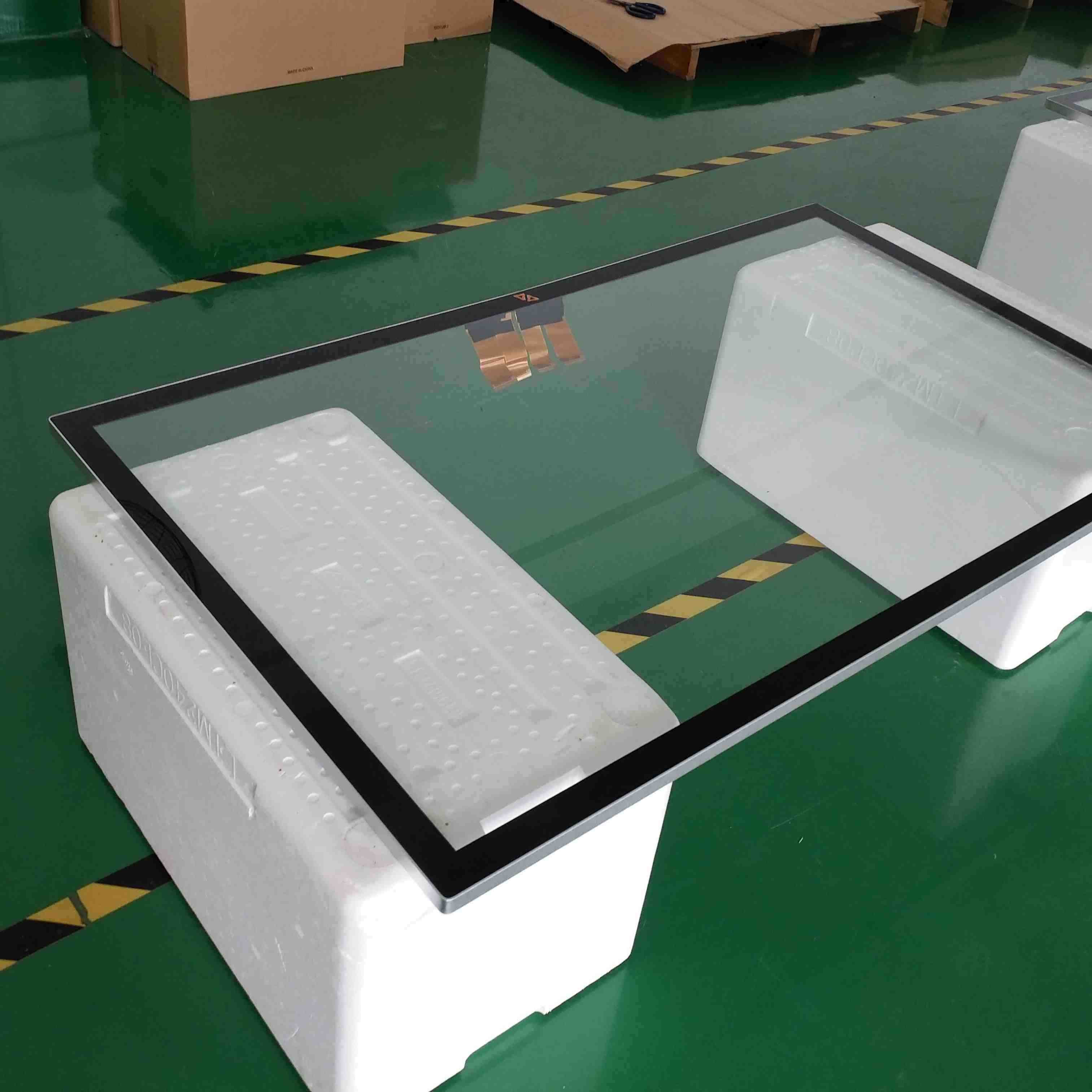 Verre trempée avec une taille et une conception personnalisées pour l'écran LCD